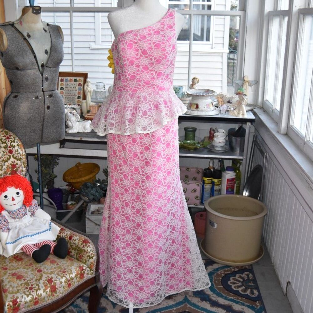 Vintage 1980s Mori Lee Madeline Gardner Pink Lace One Shoulder Peplum Gown Small